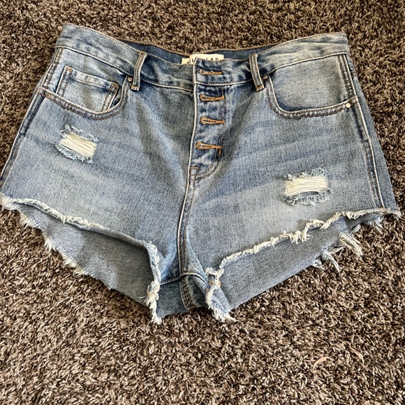 Bullhead denim high-rise shorts size 29 gently used to smoke free home - Picture 1 of 3